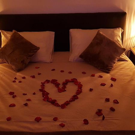 Love Room Jaccuzi Puisserguier Exterior photo