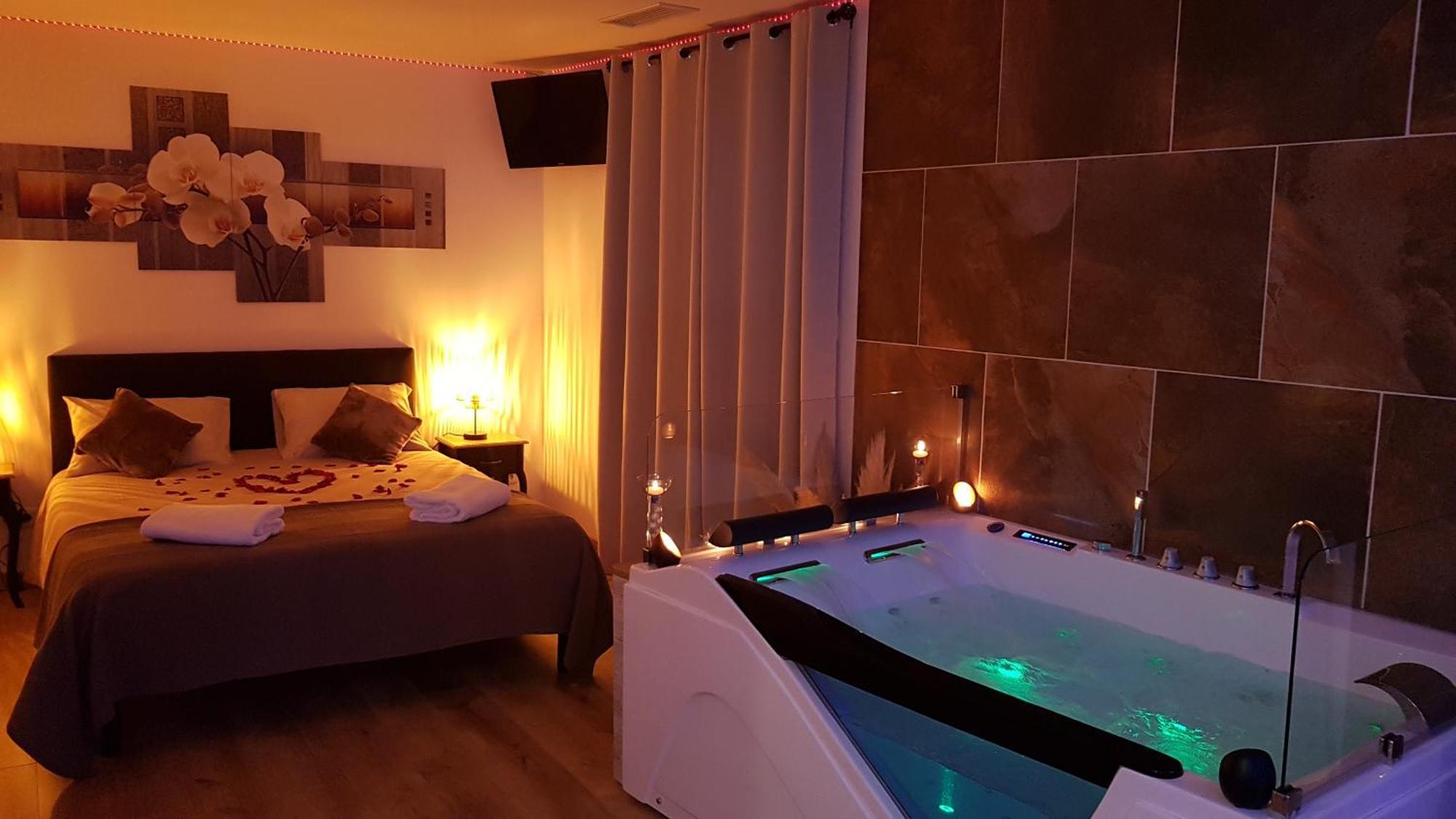 Love Room Jaccuzi Puisserguier Exterior photo